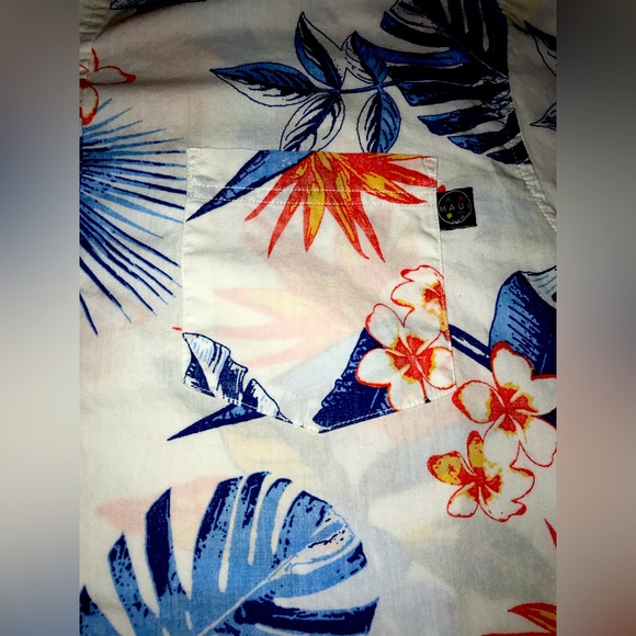 Maui and Sons Button Up Shirt. Size Large. Excellent Condition. - Picture 2 of 4